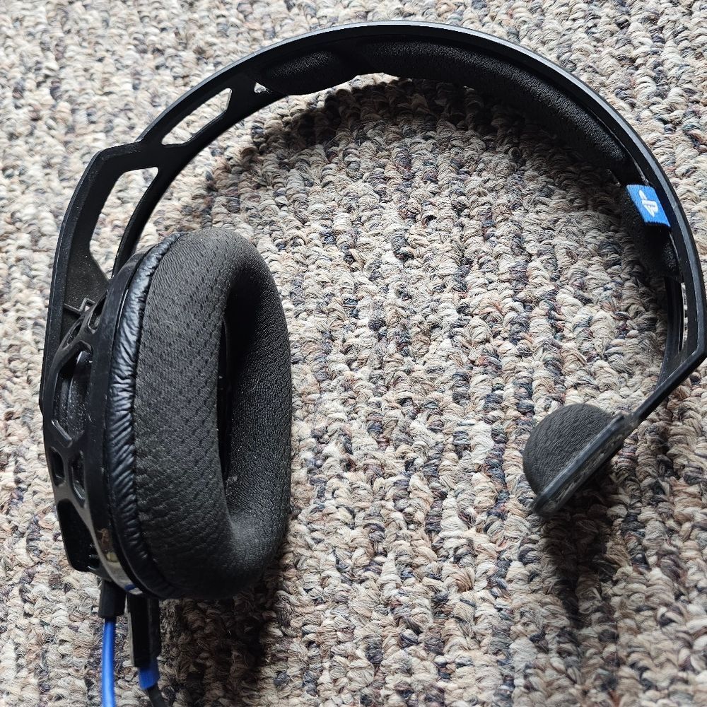 RIG 100 HS Wireless PlayStation Gaming Headset for PS, PC, & Mobile, Arctic Camo - Picture 9 of 11
